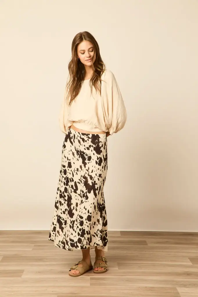 FF-509 Falda Midi de Satín con Estampado tipo Vaca