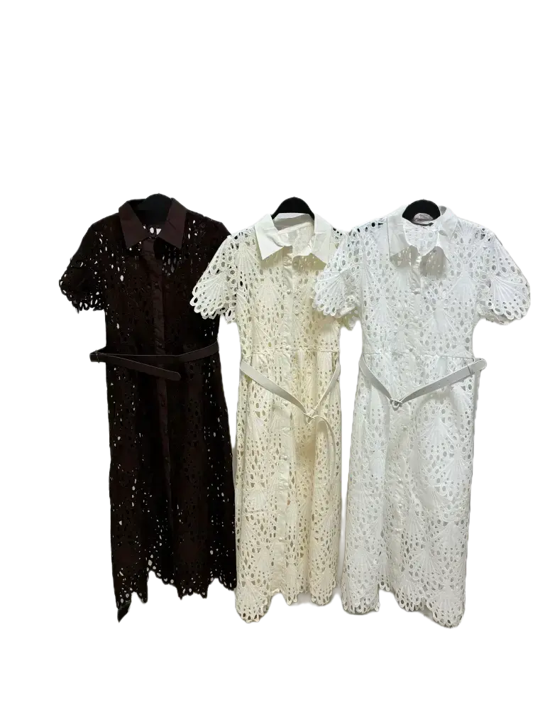 M8199 Vestido Midi de Broderie con Botones al Frente