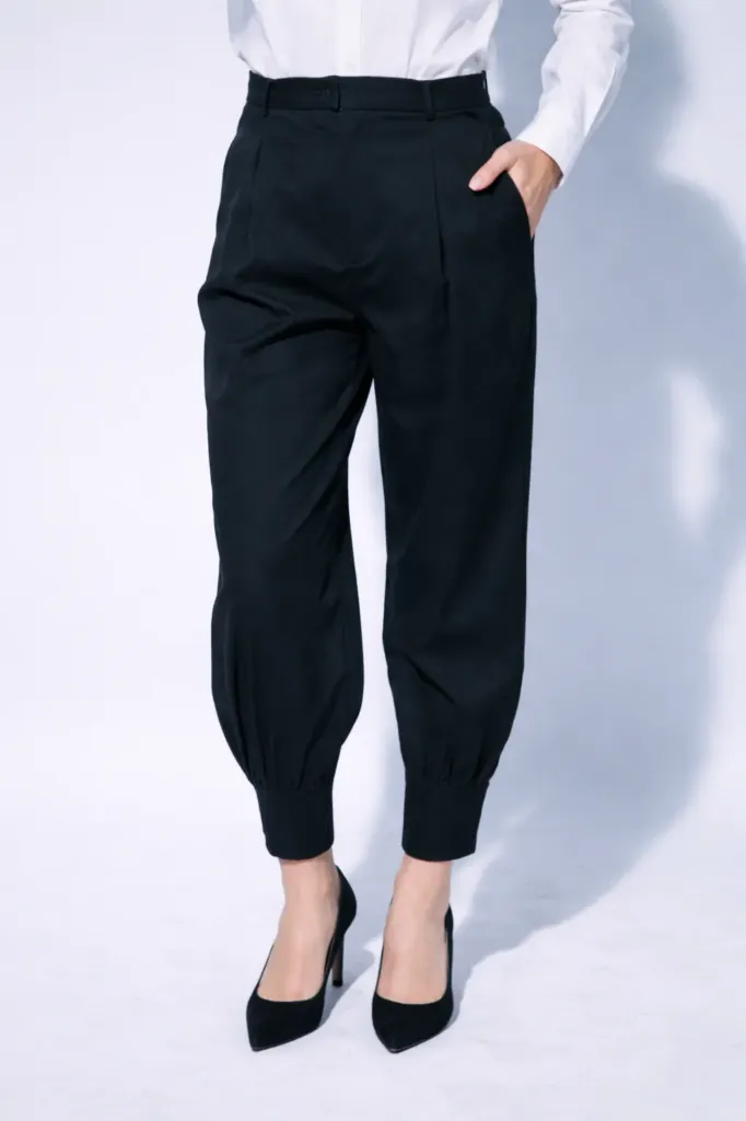 60138PL Jogger Pants in a Softly Lustrous Fabric (Black, S)