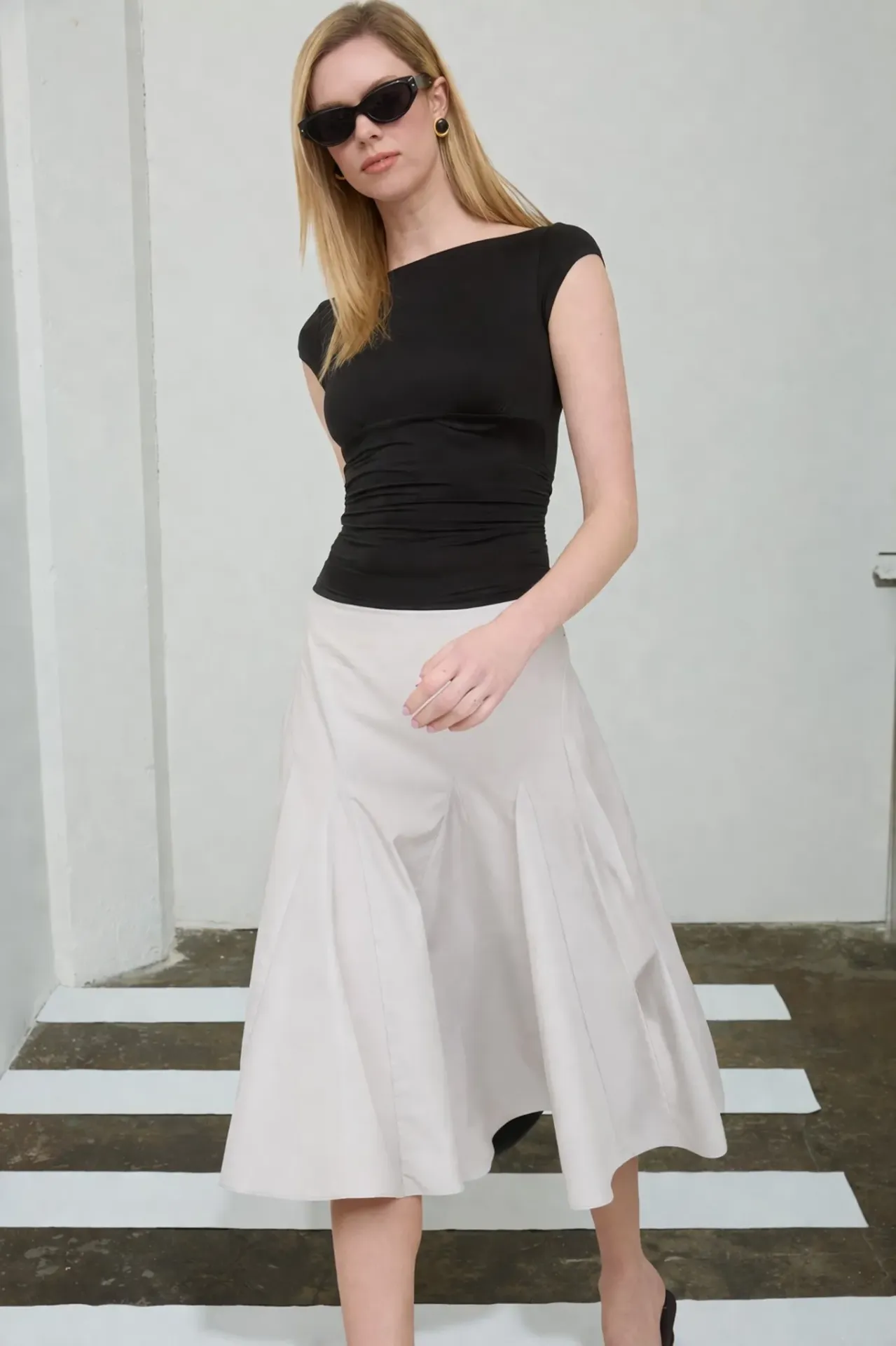 TW1977 Boat Neck Short Sleeve Ruched Waist Knit Top (Black, S)