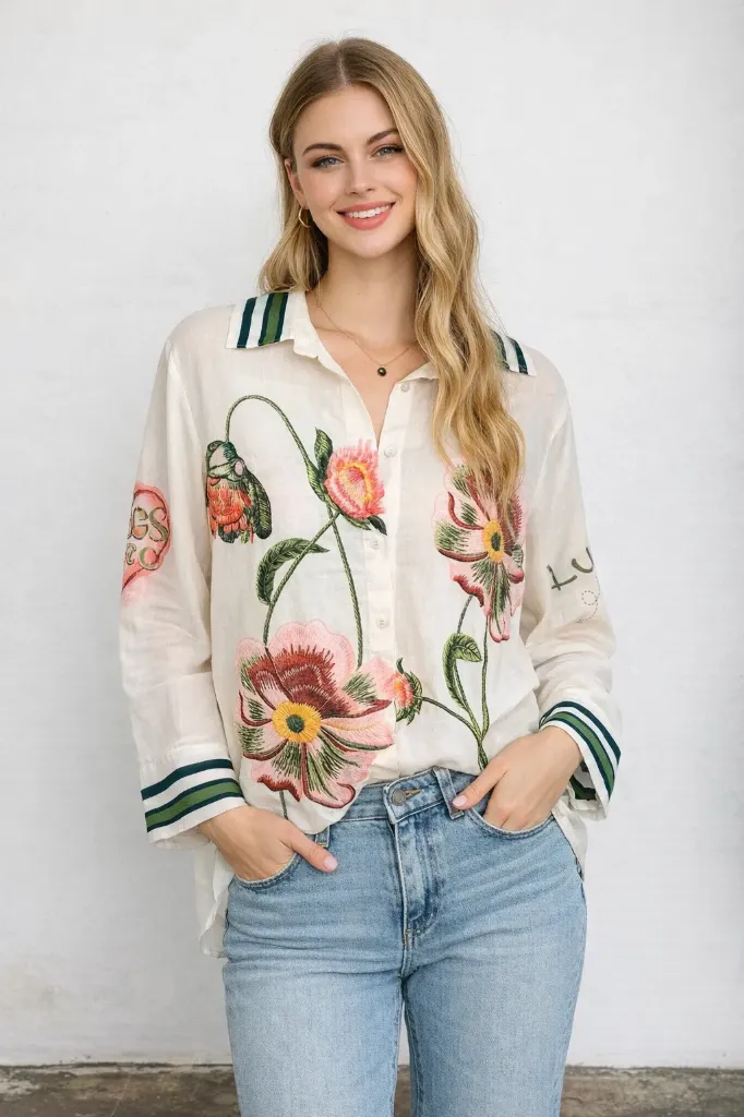 FLWR-41026 Shirt with a Floral Print