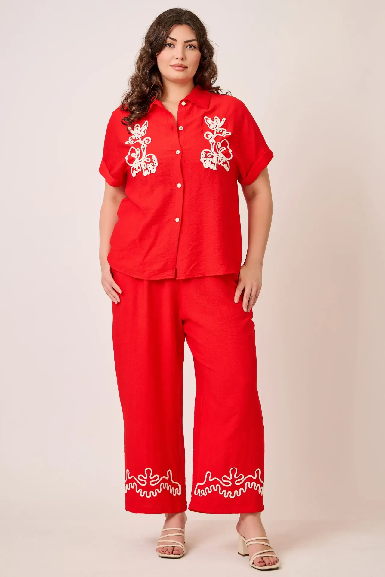 R277 Plus Size Black Embroidered Two-piece Set (XL)