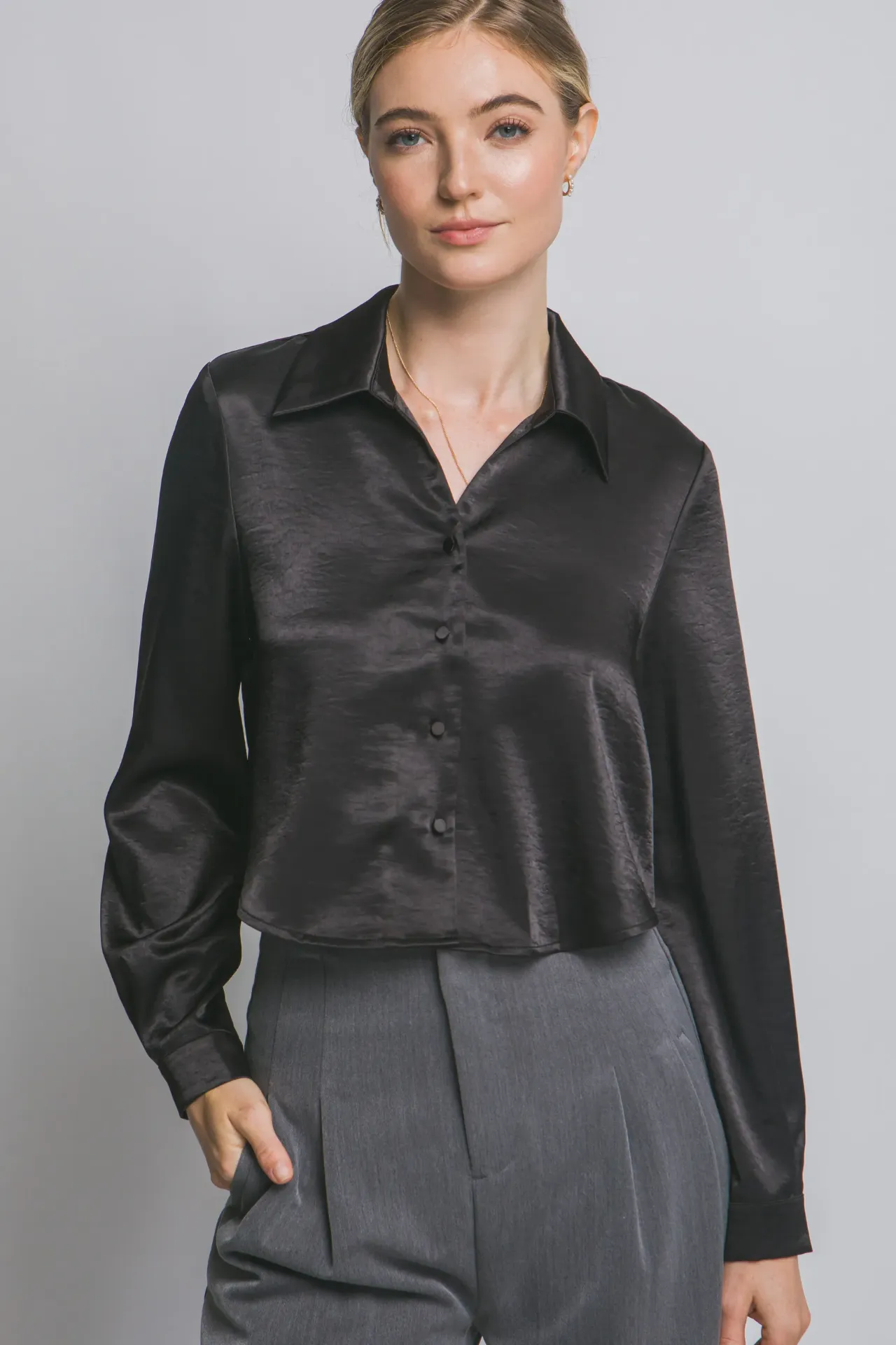 ST3098 Blusa de Satín con Botones