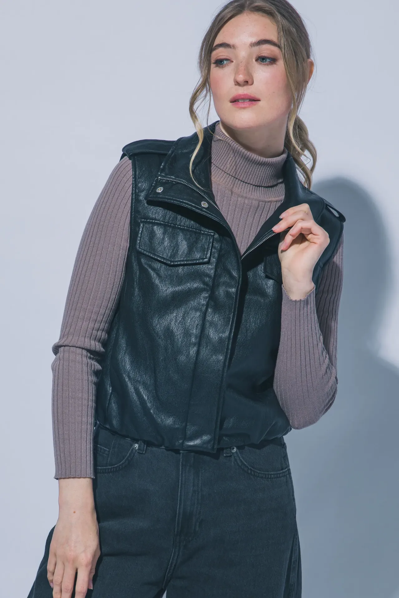 5232VL Faux Leather Vest with Pockets and a Zip (Black, S)